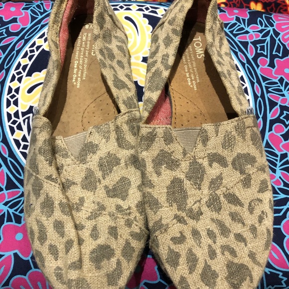 Women’s classic TOMS animal print canvas - Picture 2 of 4